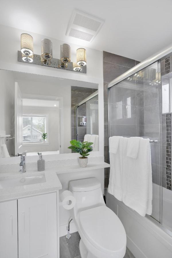 Hébergement de vacances Family-friendly, 3 Bed House - Private Backyard-central Location