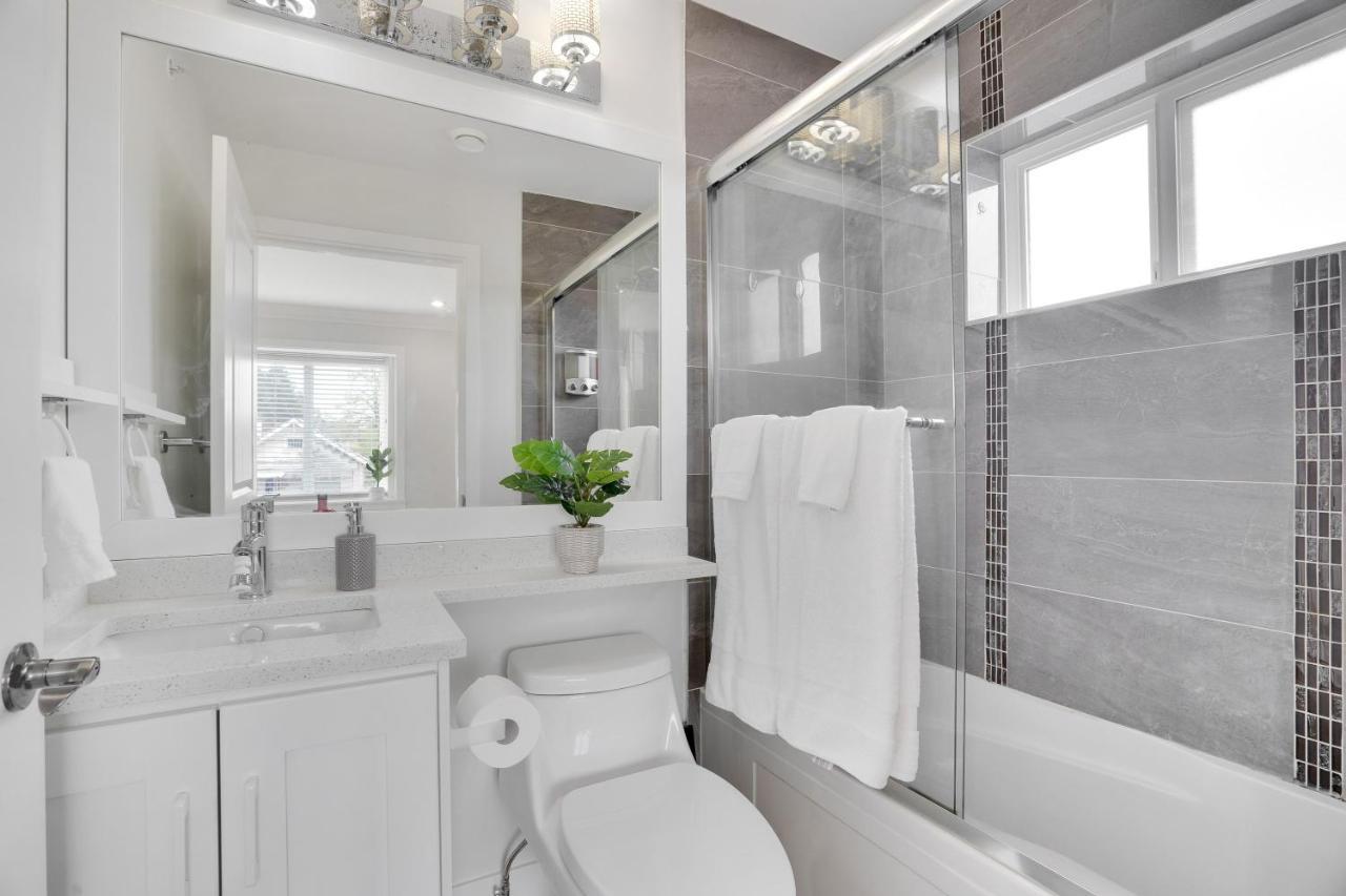 Hébergement de vacances Family-friendly, 3 Bed House - Private Backyard-central Location