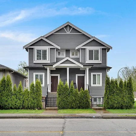 Family-Friendly, 3 Bed House - Private Backyard-Central Location Vancouver Exterior photo