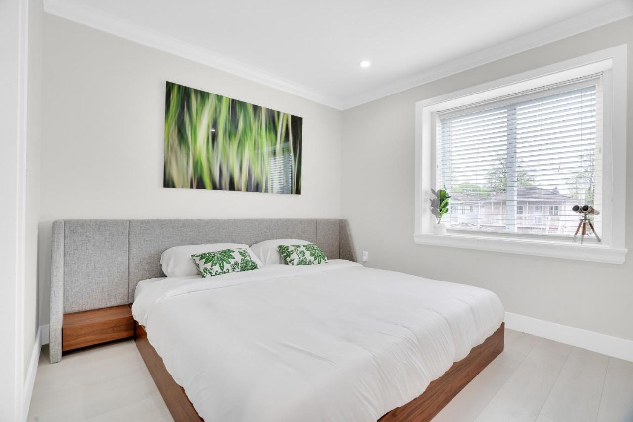 Family-friendly, 3 Bed House - Private Backyard-central Location *