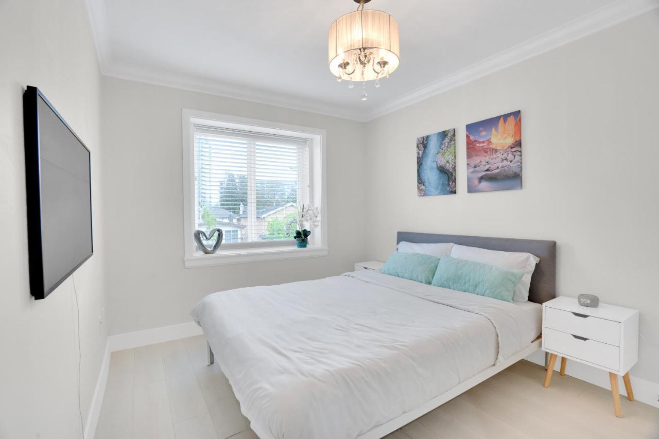 Holiday home Family-friendly, 3 Bed House - Private Backyard-central Location