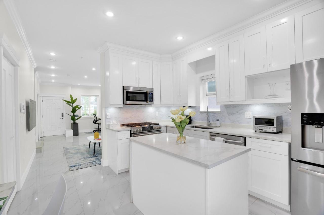 Holiday home Family-friendly, 3 Bed House - Private Backyard-central Location *