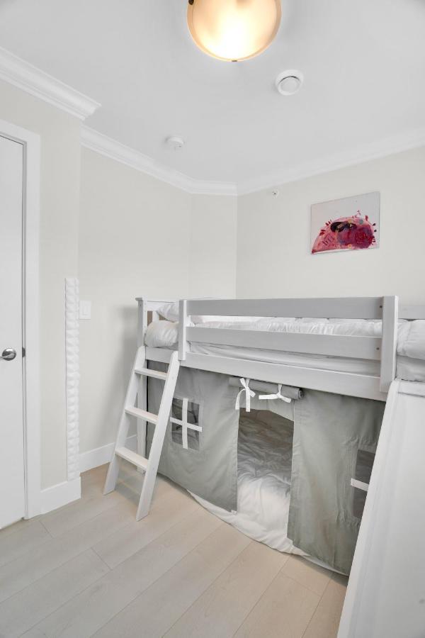 Family-friendly, 3 Bed House - Private Backyard-central Location