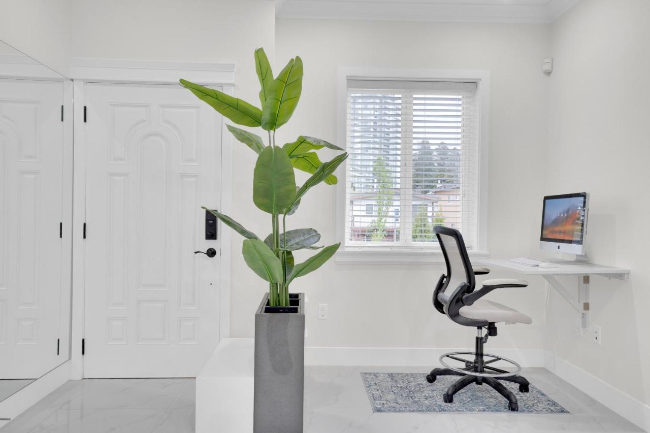 Holiday home Family-friendly, 3 Bed House - Private Backyard-central Location