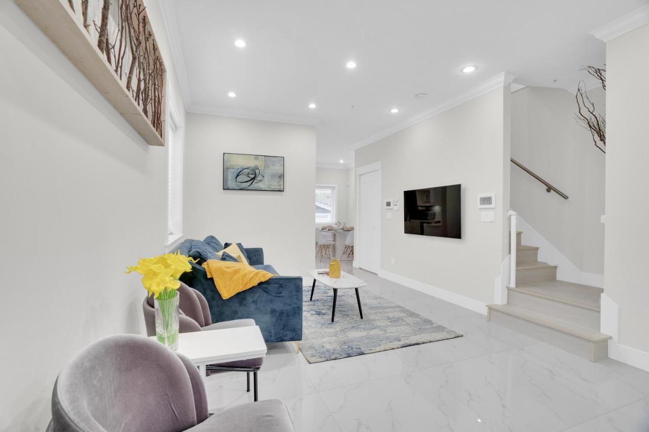 Family-friendly, 3 Bed House - Private Backyard-central Location