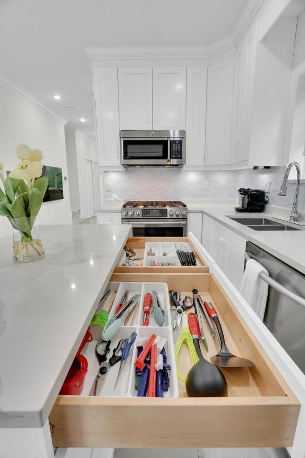 Holiday home Family-friendly, 3 Bed House - Private Backyard-central Location