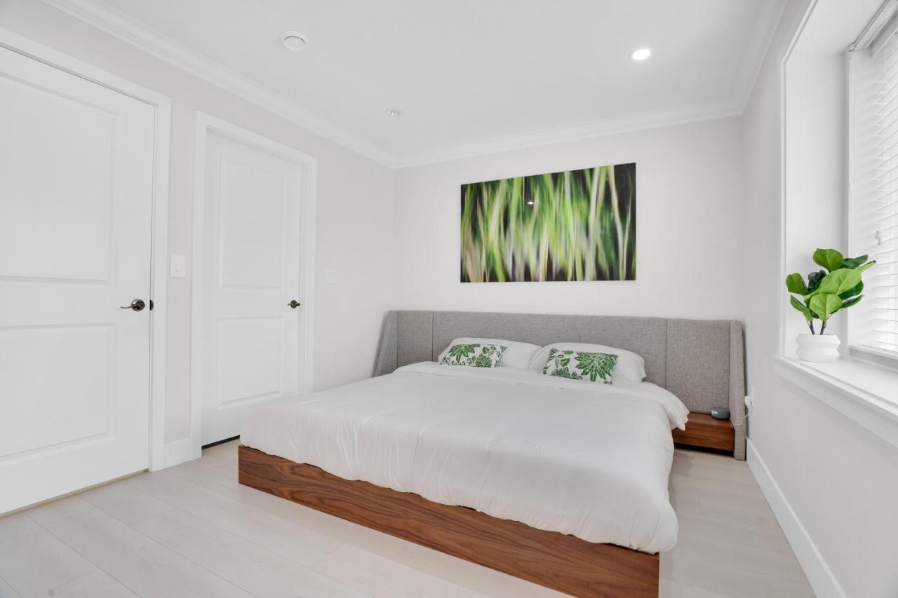 Family-friendly, 3 Bed House - Private Backyard-central Location *