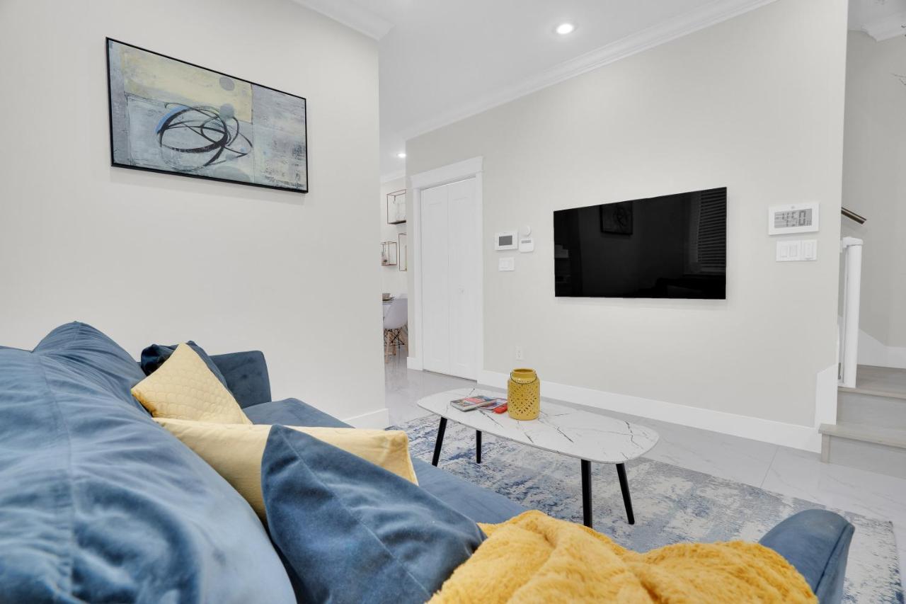 Holiday home Family-friendly, 3 Bed House - Private Backyard-central Location